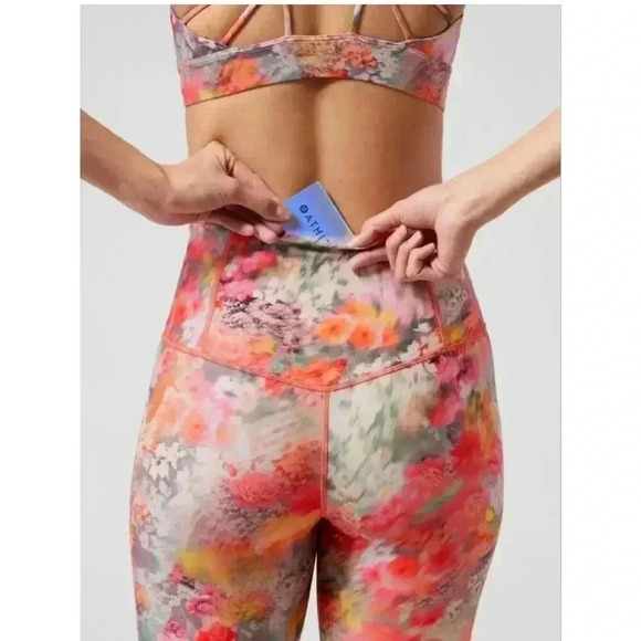 Athleta Women's Elation Printed Capri XS/TP Color Renewed Bloom Spring Pink - Picture 1 of 7